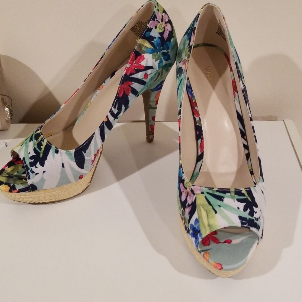 Gorgeous Floral Peeptoes